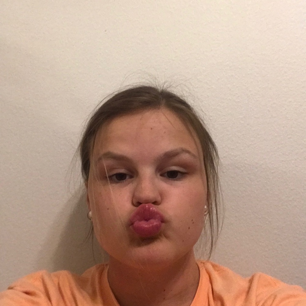 Meet your Posher, Abigail